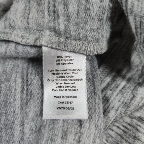 T by Talbots Women's Mock Neck Top Size Small Gray Athleisure Casual Neutral - Picture 7 of 7